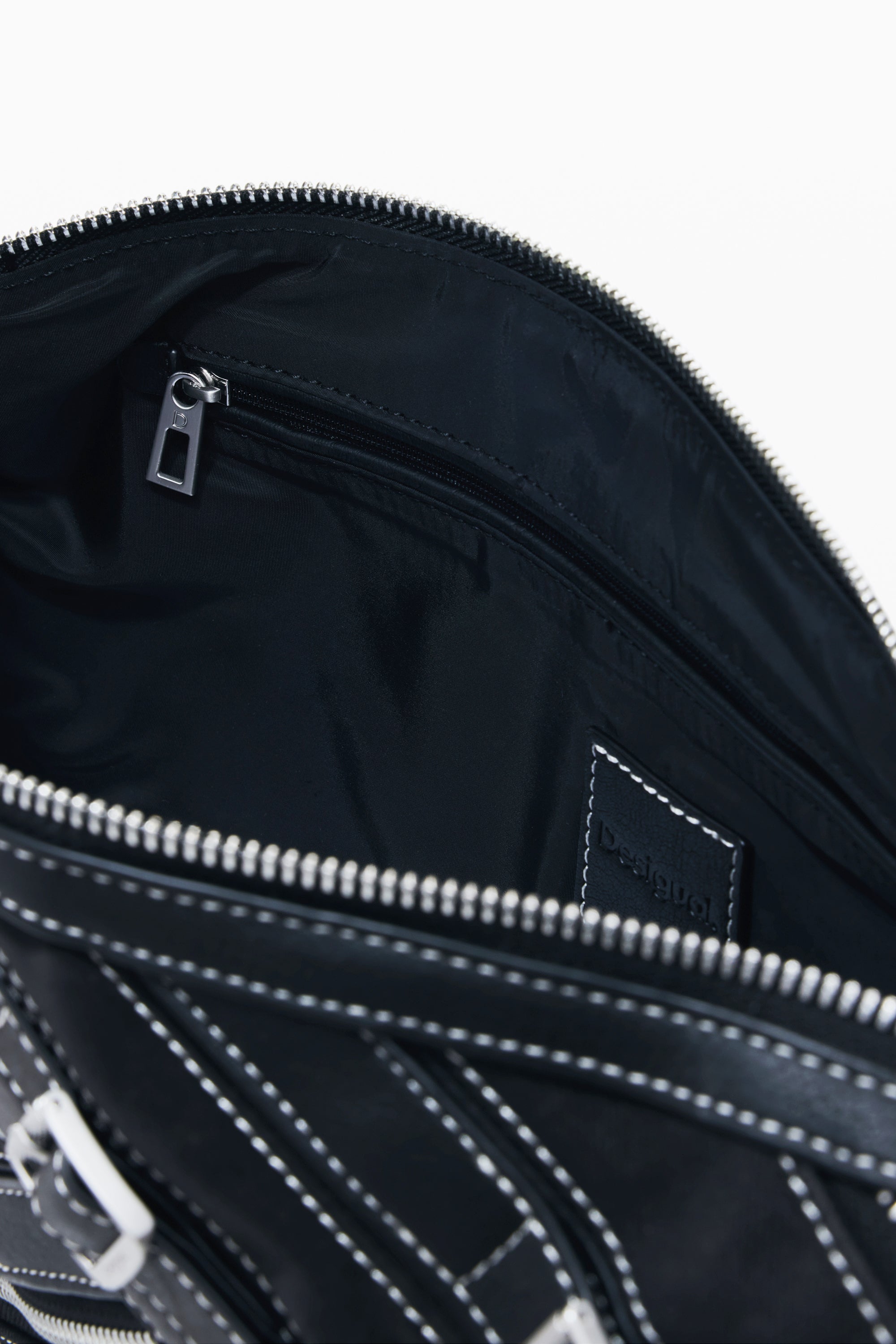 BOLSO NEGRO DE MUJER DESIGUAL 