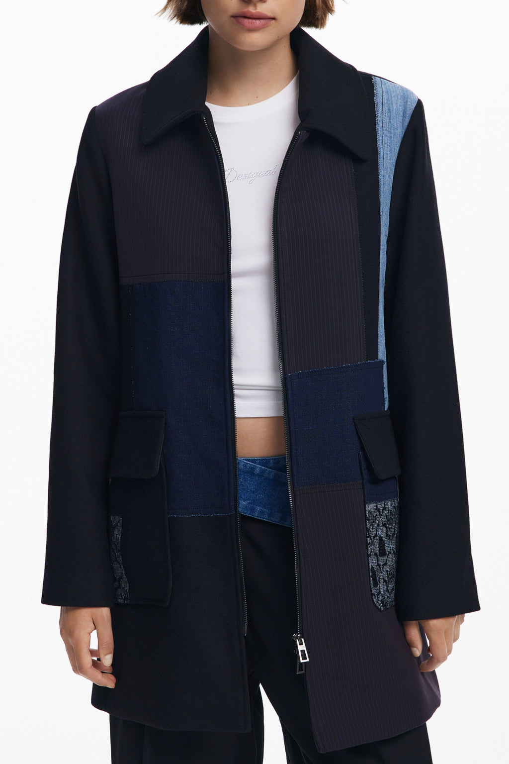 CHAQUETA NEGRA DE MUJER DESIGUAL 