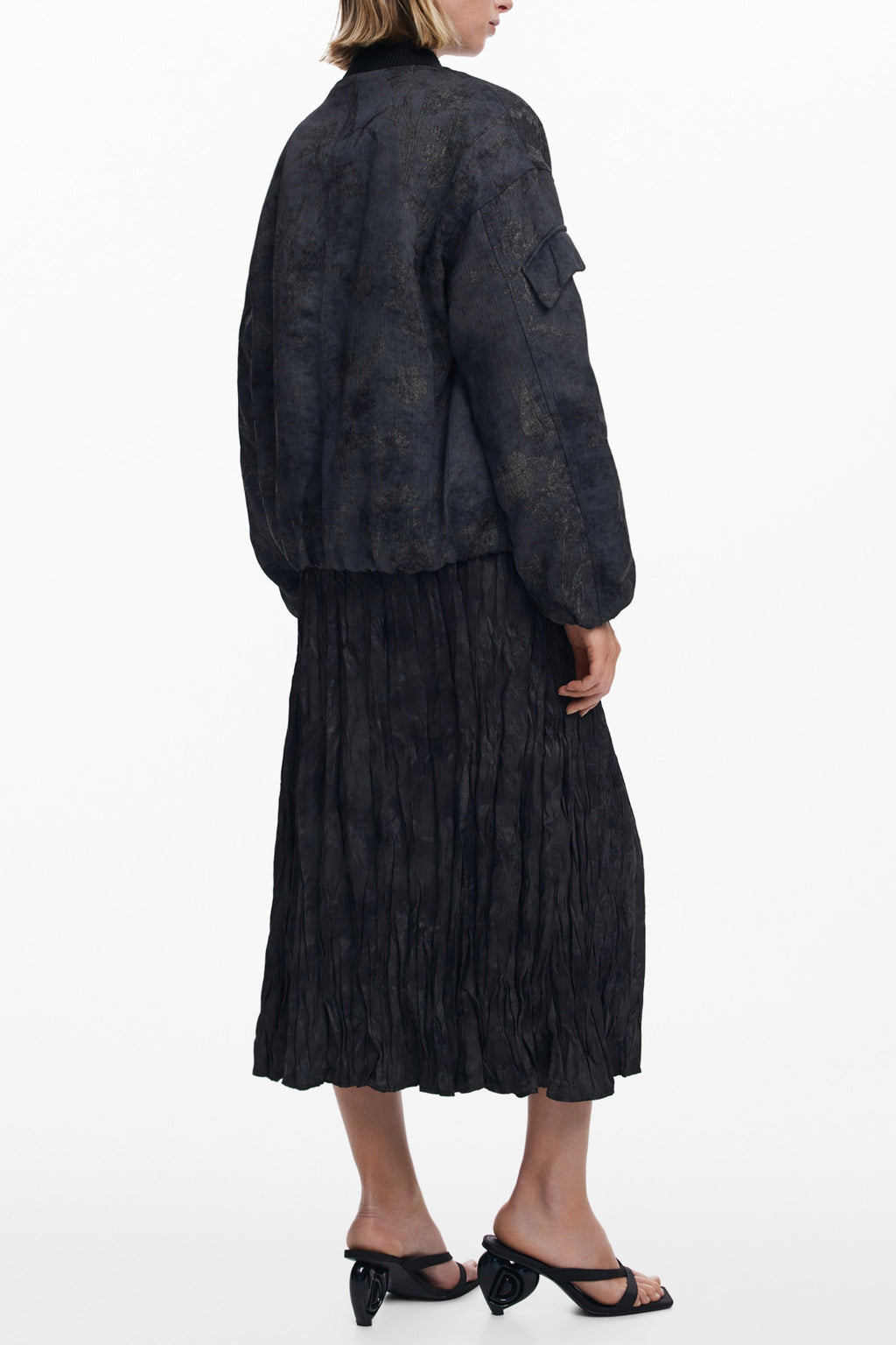 CHAQUETA NEGRA DE MUJER DESIGUAL 