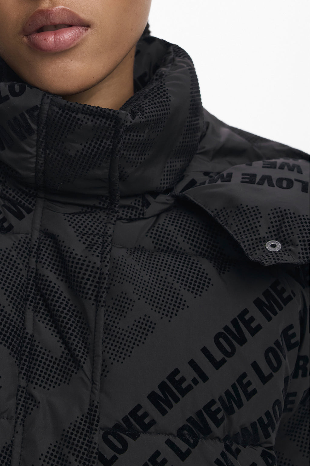 CHAQUETA NEGRA DE MUJER DESIGUAL 