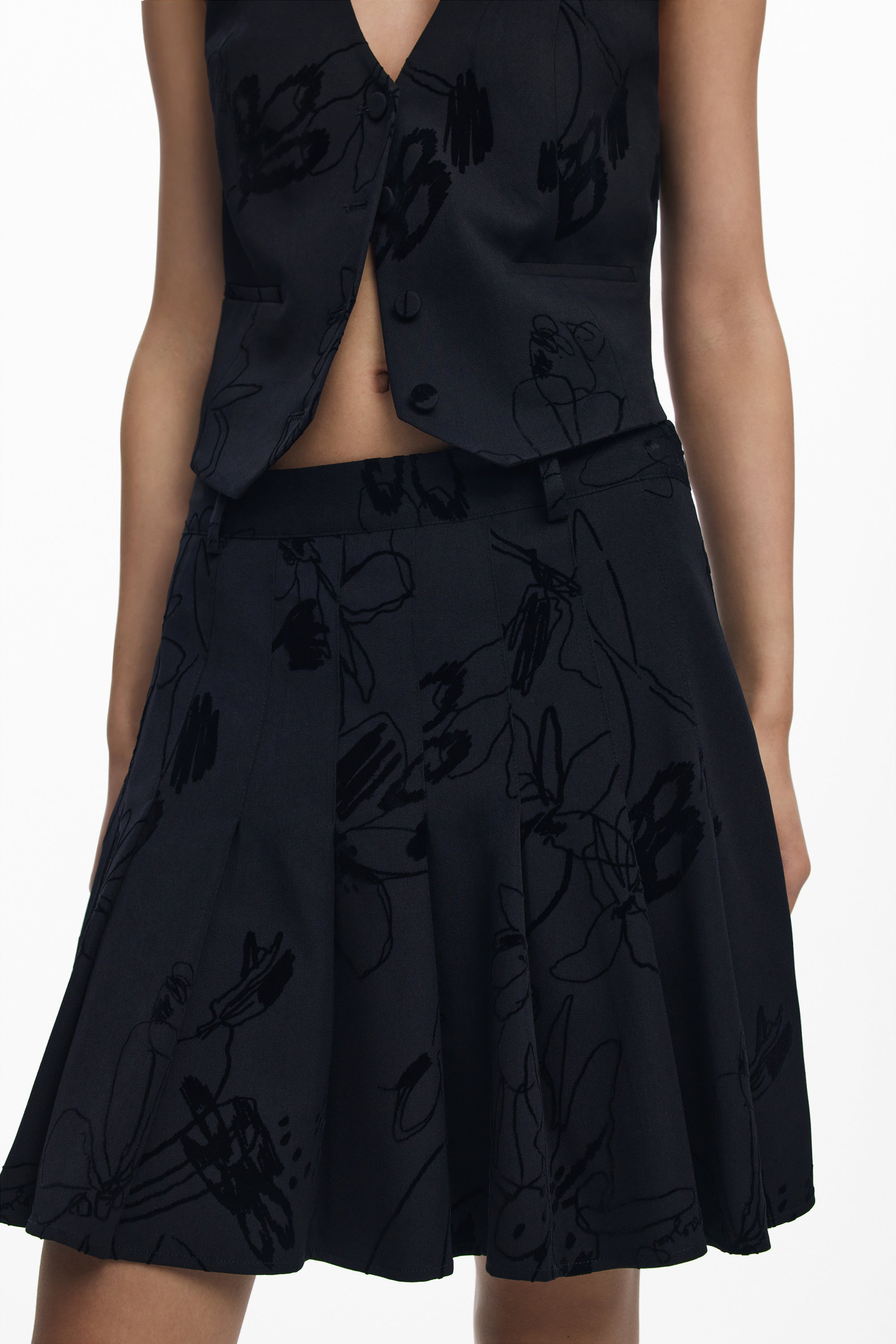 FALDA CORTA NEGRA DE MUJER DESIGUAL 