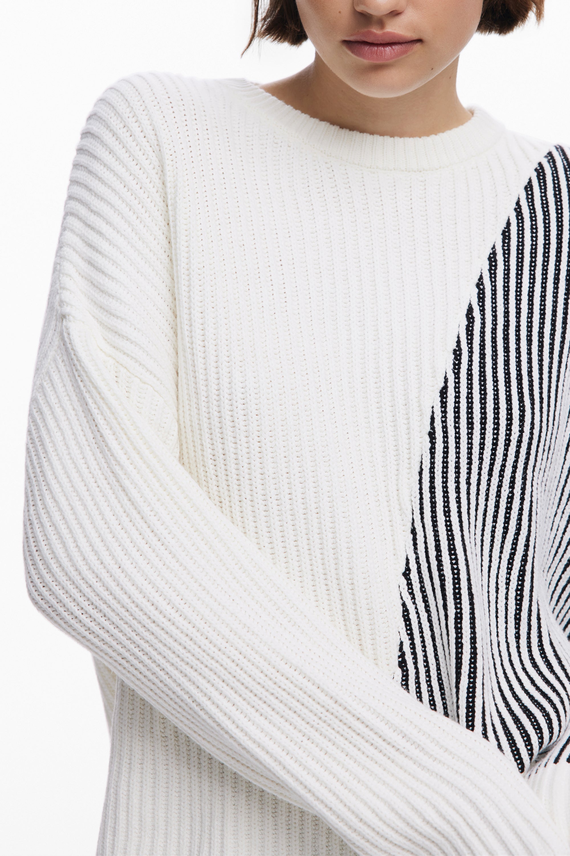 SUÉTER BLANCO DE MUJER DESIGUAL 