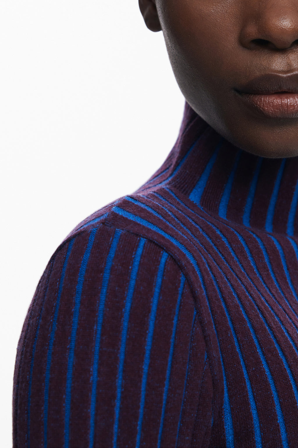 SUÉTER MARRÓN DE MUJER DESIGUAL 