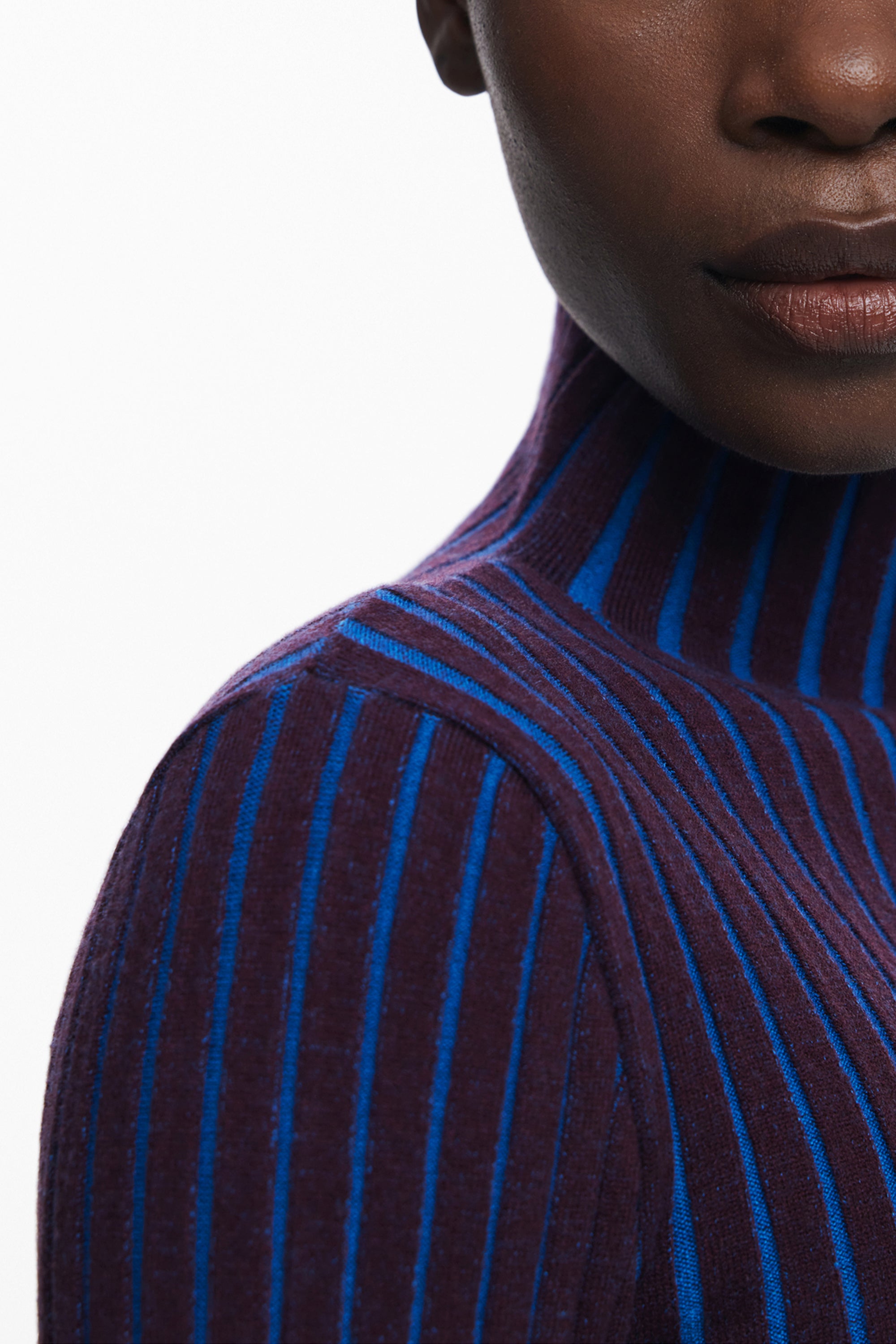 SUÉTER MARRÓN DE MUJER DESIGUAL 