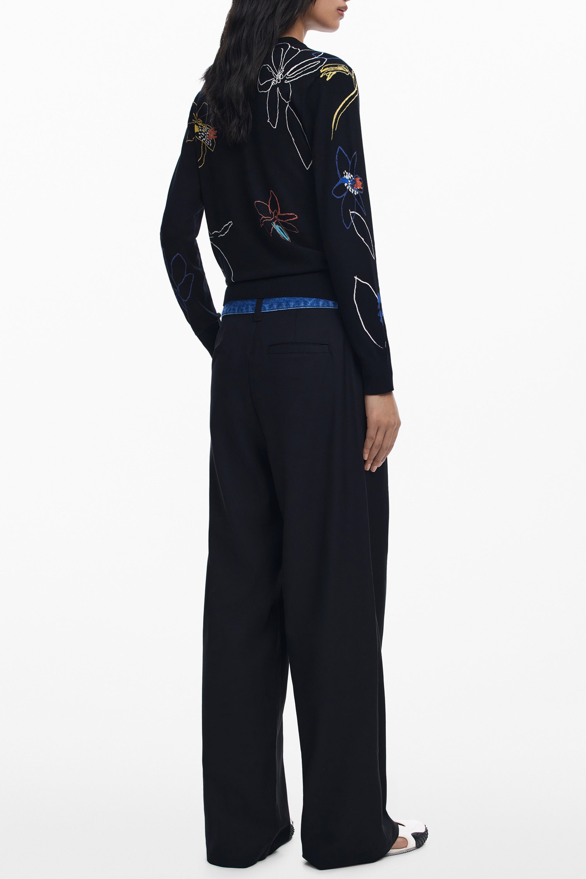 SUÉTER NEGRO DE MUJER DESIGUAL 