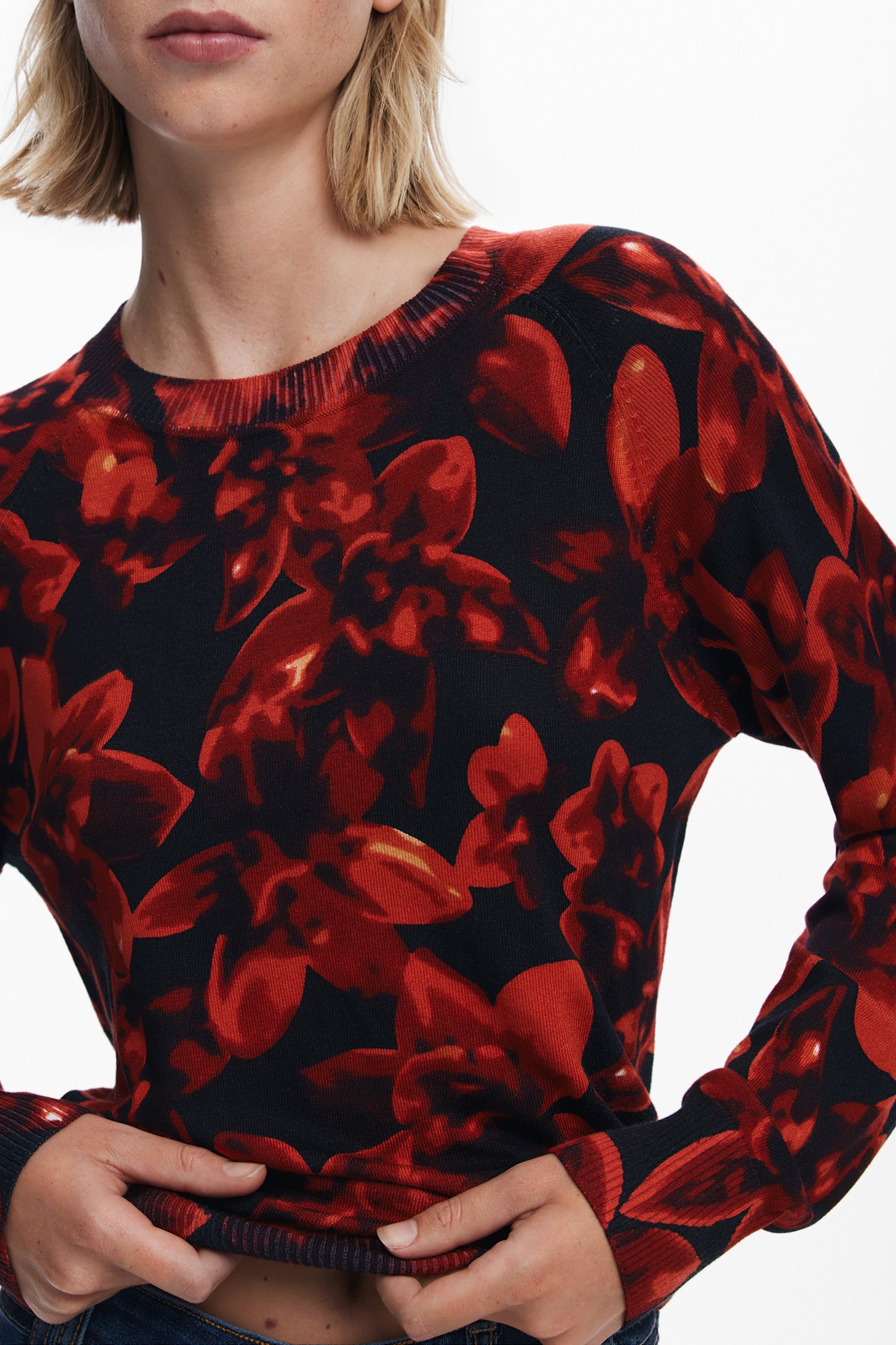 SUÉTER NEGRO DE MUJER DESIGUAL 