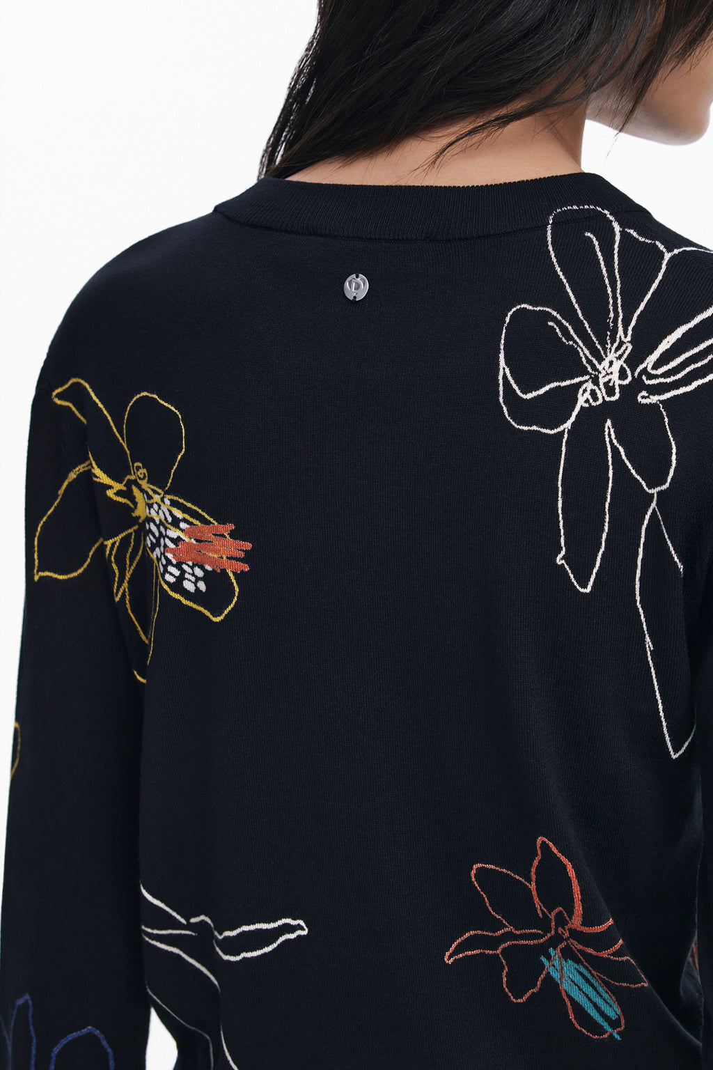 SUÉTER NEGRO DE MUJER DESIGUAL 