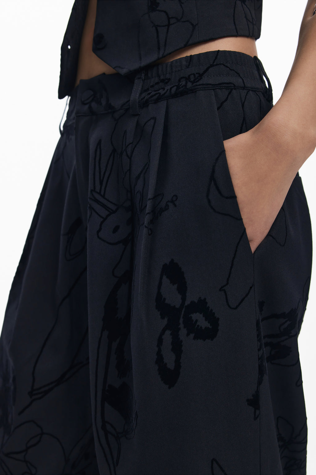 PANTALONES NEGROS DE MUJER DESIGUAL 