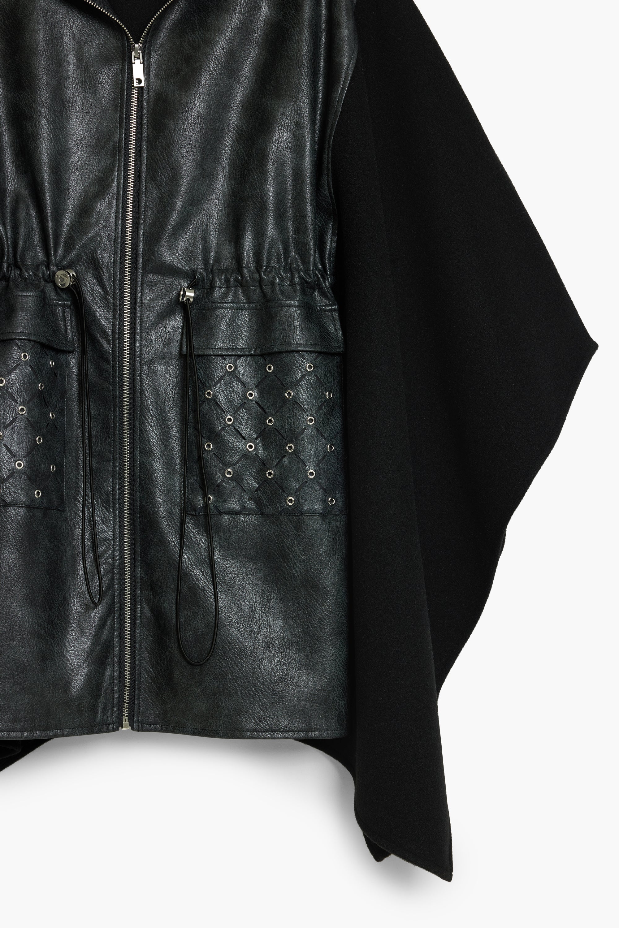 PONCHO NEGRO DE MUJER DESIGUAL 