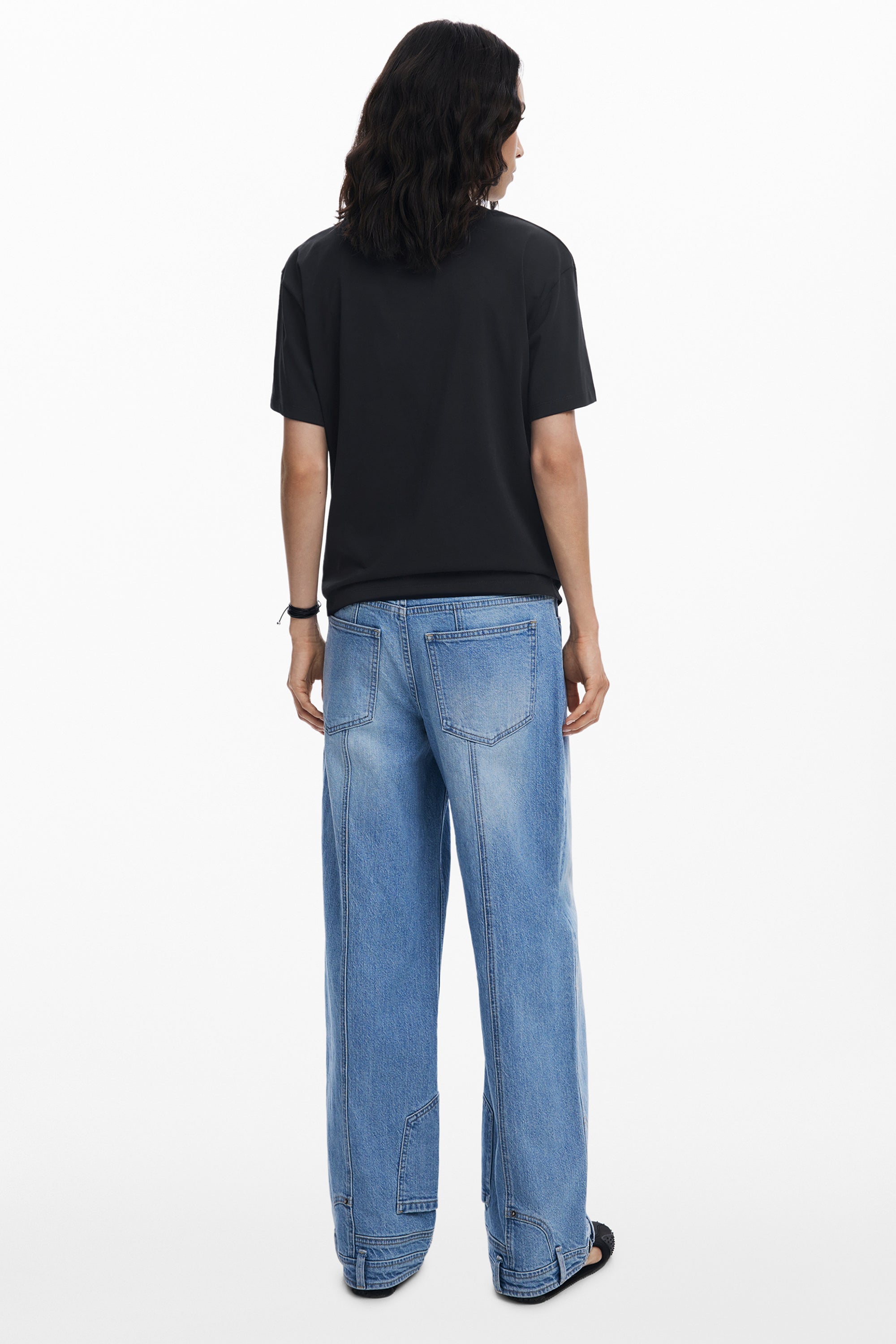 CAMISETA DE MANGA CORTA DE MUJER DESIGUAL NEGRA 