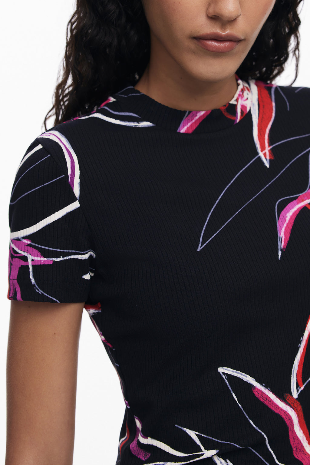 CAMISETA DE MANGA CORTA DE MUJER DESIGUAL NEGRA 